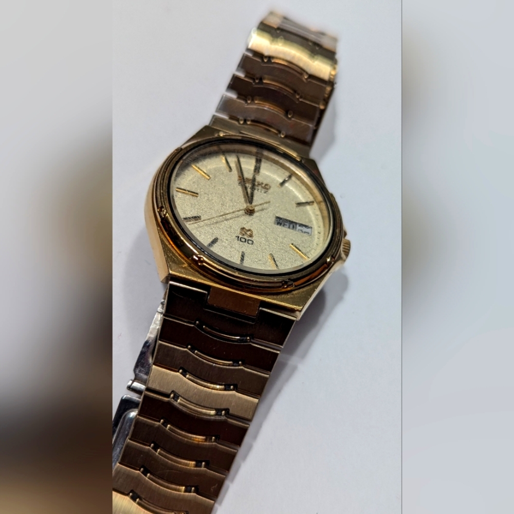 (929)VintageSeiko SQ 100 Date Day Indicator Watch QuartzRunsQuartz